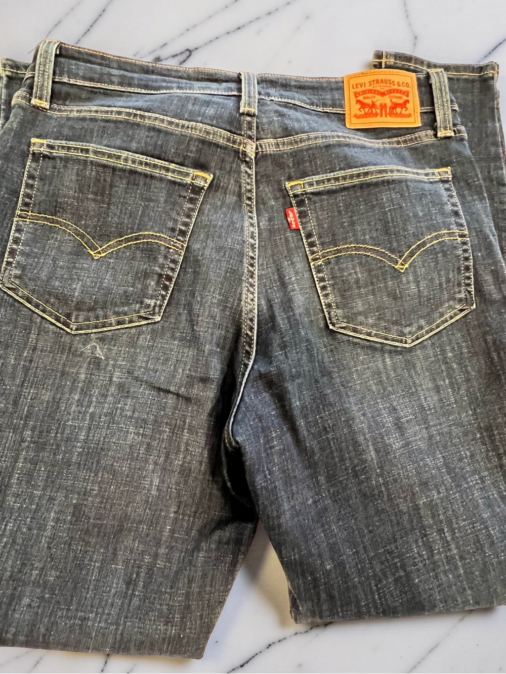 Levi's Stone Wash Blue Denim Jeans with Contrast Stitching - Picture 9 of 9